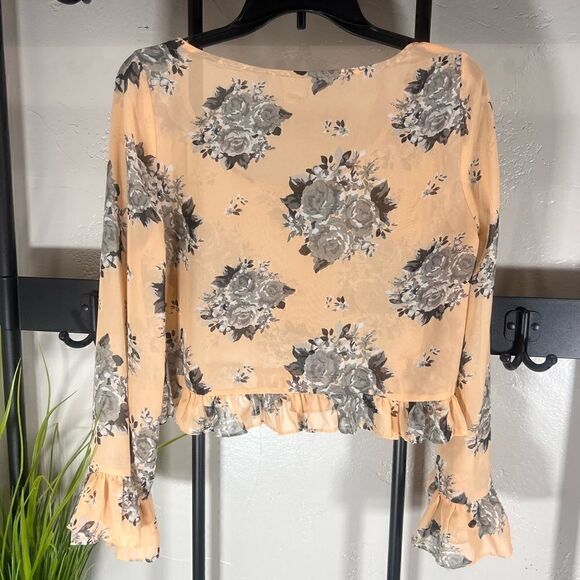 Ali & Kris bell sleeve cropped top sheer floral size medium - Picture 9 of 14